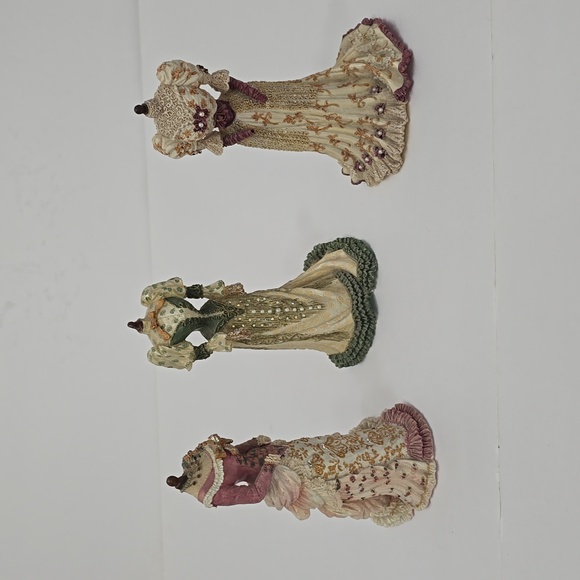 Set of 3 Vintage Victorian Treasures Dress Form Figurines Resin Crystals Pearls - Picture 1 of 16